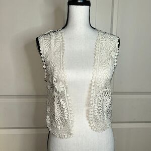 🟢 Charming Charlie Cream Crochet Lace Vest – Size Small, Boho Festival Style